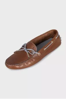 Leather loafers with contrast laces