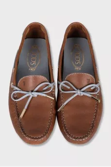 Leather loafers with contrast laces