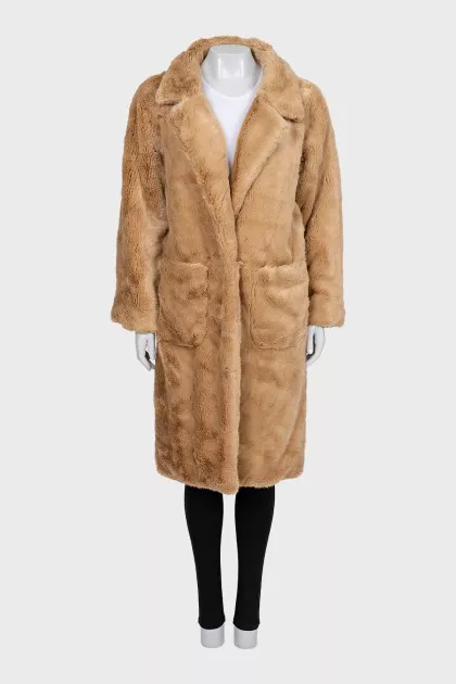 Straight cut fur coat with hooks