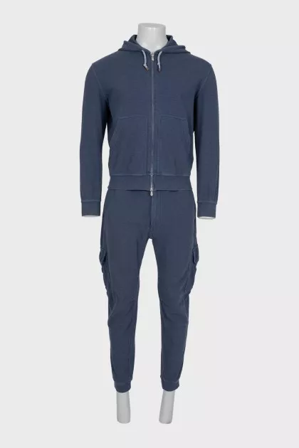 Men's suit consisting of a hoodie and trousers with pockets
