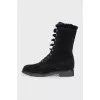 Black suede boots lined with fur