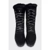 Black suede boots lined with fur
