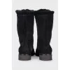 Black suede boots lined with fur
