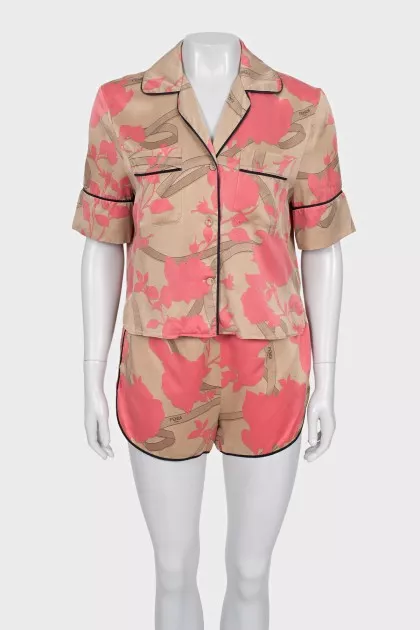 Silk suit consisting of a shirt and shorts