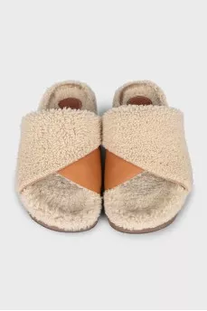 Fur slippers with leather insert
