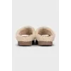 Fur slippers with leather insert