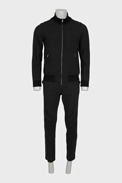 Men's suit consisting of a zip-up hoodie and trousers