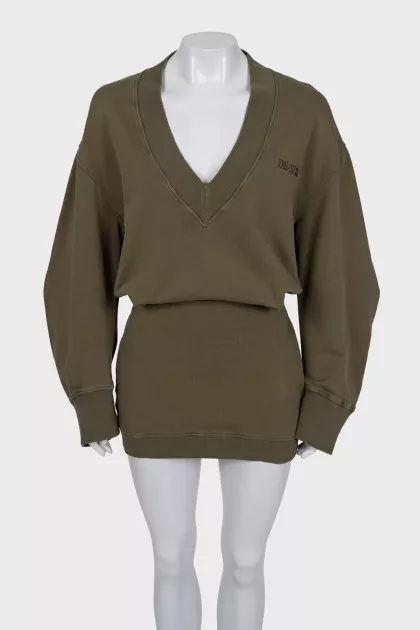 Fitted dress with wide sleeves