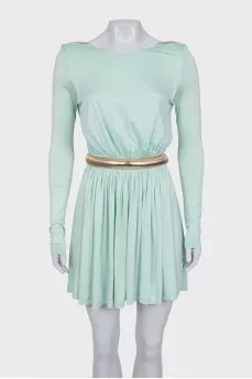 Fitted dress with a gold belt