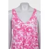 Loose-fitting dress with a pink print