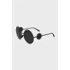 Round sunglasses with logo