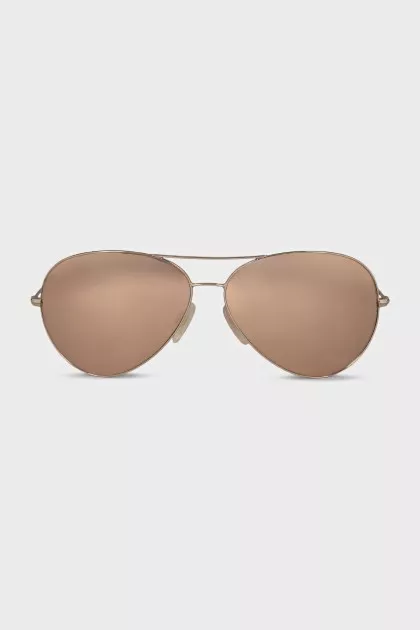 Aviator sunglasses with mirrored lenses