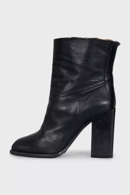 Leather ankle boots with raw uppers