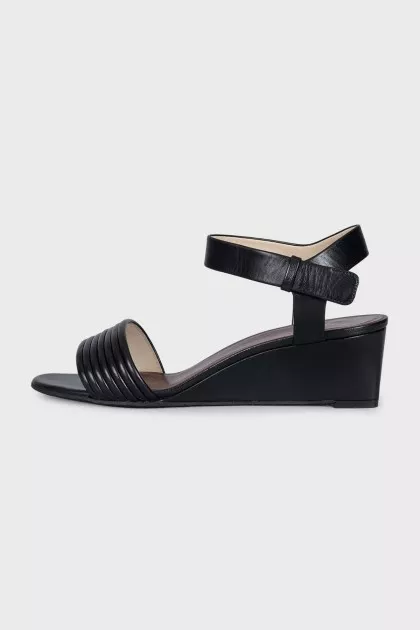 Leather sandals with a medium wedge heel