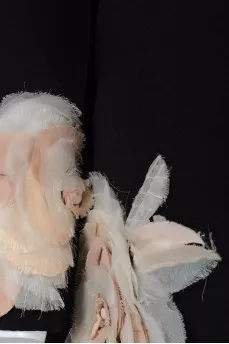 Платье прямое с 3D цветами