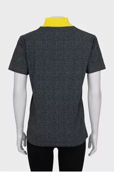T-shirt with an accent collar