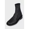 Leather boots with a round toe and a zipper