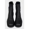 Leather boots with a round toe and a zipper