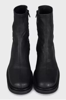 Leather boots with a round toe and a zipper