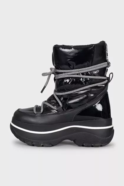 Black dutik boots with laces