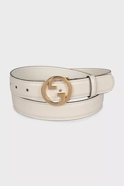 Narrow belt with a gold buckle