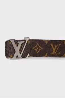 Wide belt with brand logo