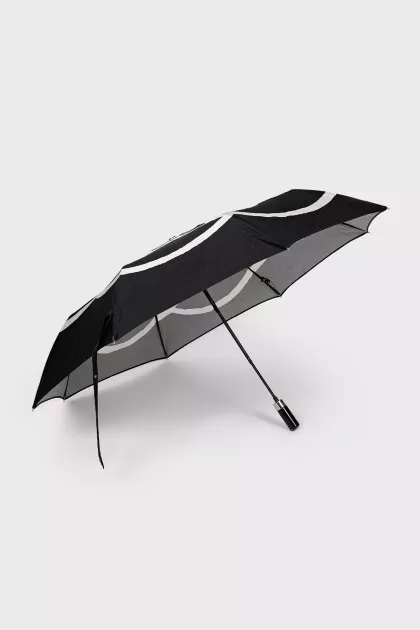 Umbrella with geometric print