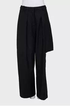 Wool trousers with a slit at the knee