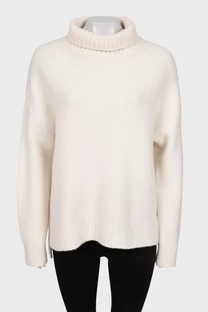 White turtleneck sweater