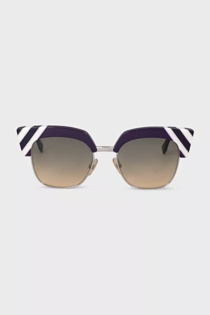 Gradient sunglasses with purple frames