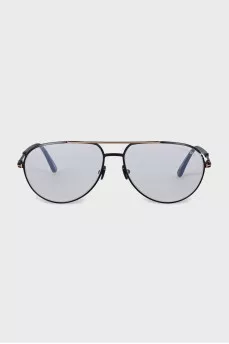 Black aviator-shaped frames