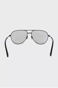 Black aviator-shaped frames