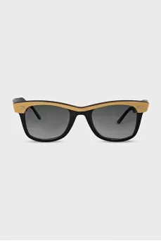 Sunglasses with gradient lenses