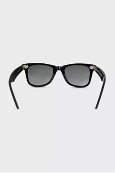 Sunglasses with gradient lenses