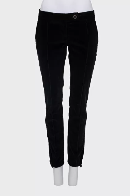 Velour black trousers with creases