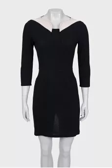 Fitted dress with a contrast collar