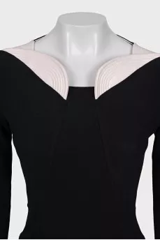 Fitted dress with a contrast collar