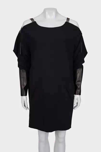 Oversized dress with leather cuffs