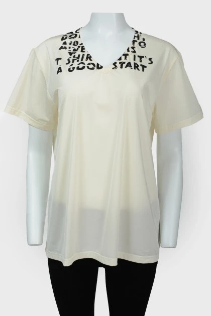 T-shirt with black lettering