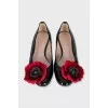 Patent leather ballet flats decorated with a flower