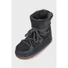 Suede boots decorated with lacing