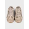 Сірі кросівки Yeezy 500