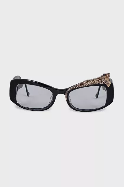 Black frame with diopters