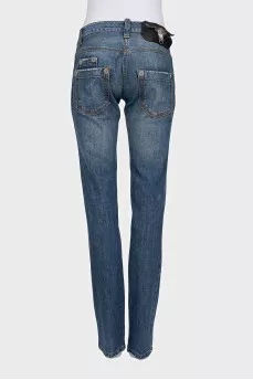 Low-rise jeans with an accent logo