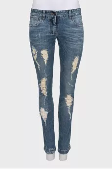 Low-rise jeans with a ripped effect
