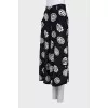 Wide trousers with a large print