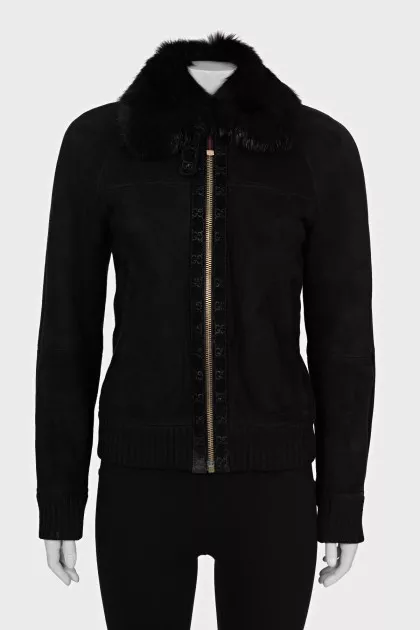 Straight sheepskin coat with a fur collar
