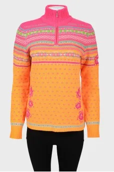 Sweater with a high throat with a zipper