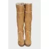 Insulated suede boots with a zipper