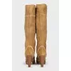 Insulated suede boots with a zipper